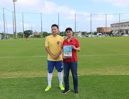 比赛后期的“推土机”策略：什么时候必须All-in或弃牌？（终盘阶段的强压打法：何时果断All-in或直接弃牌？）